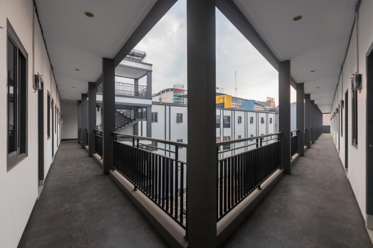 Oyo 1310 Urban Residence Jakarta Extérieur photo